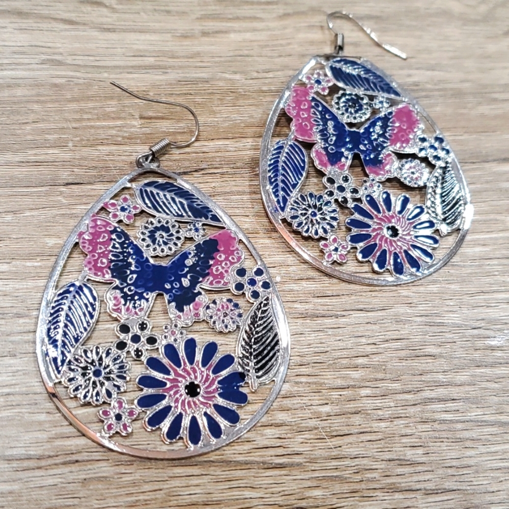 Dangle earrings